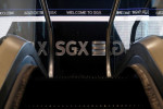 China charges on, gold reaches nine-year high