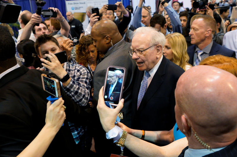 buffett"s berkshire swings to rare loss but performs better by