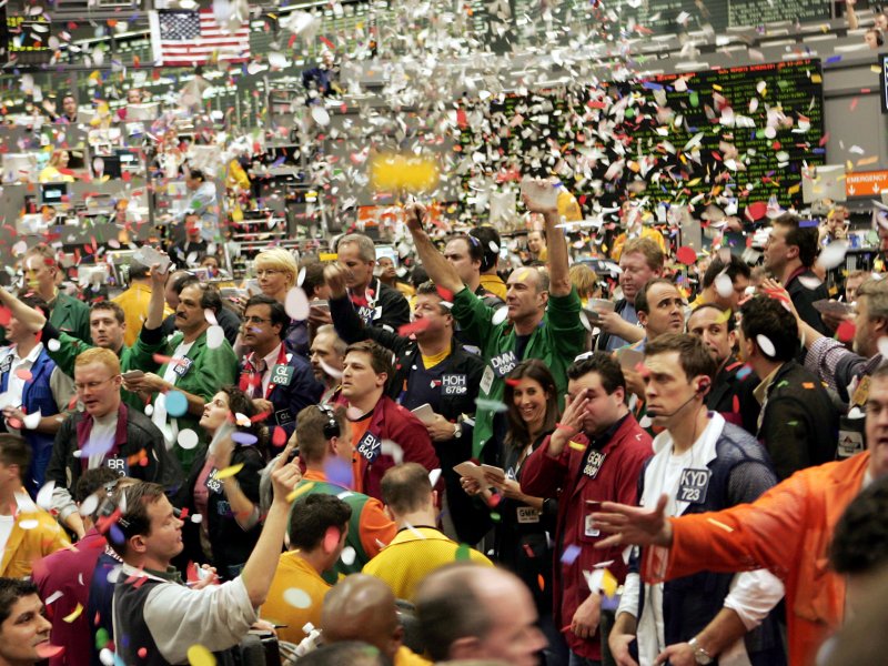 &copy; Scott Olson/Getty, Traders at the Chicago Mercantile Exchange in 2004.