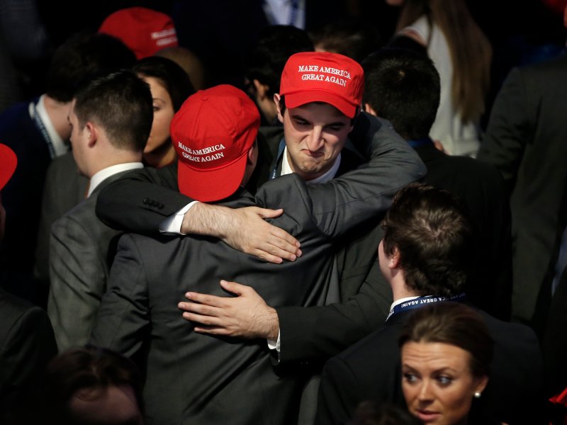 &copy; Reuters/Mike Segar, Trump supporters embrace as they watch election returns come in at Republican U.S. presidential nominee Donald Trump&#039;s election night rally in Manhattan, New York, U.S.