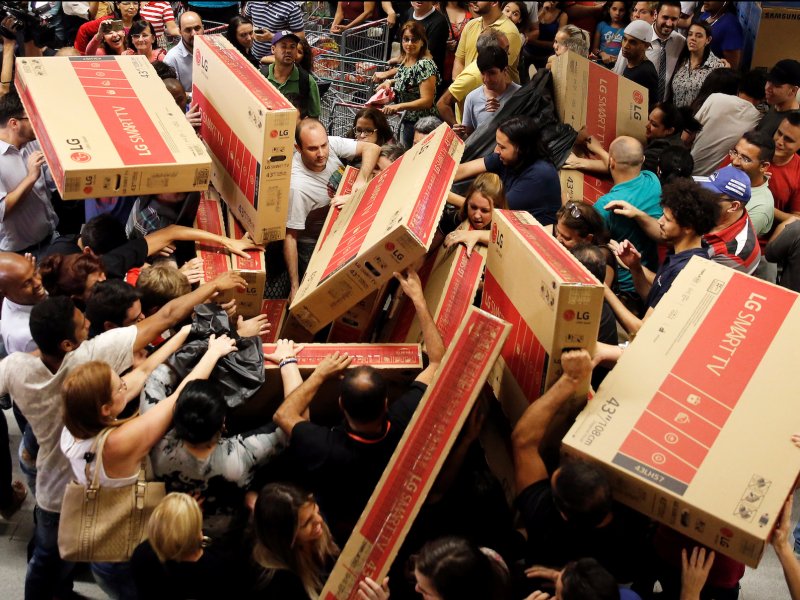 &copy; Nacho Doce/Reuters, Shoppers reach for television sets as they compete to purchase retail items on Black Friday at a store in Sao Paulo, Brazil, November 24, 2016.