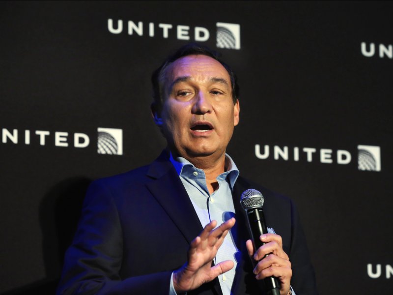 &copy; AP, United Airlines CEO Oscar Munoz