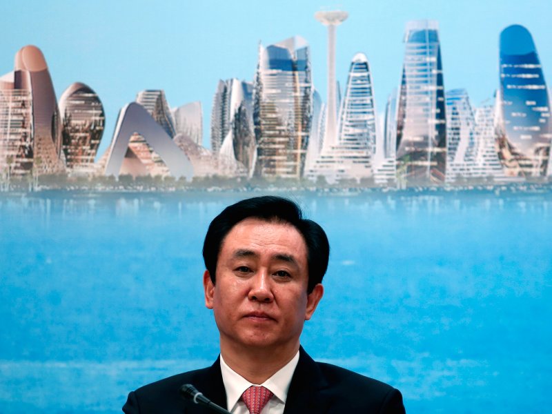 &copy; Reuters/Bobby Yip, China Evergrande Group Chairman Hui Ka Yan attends a news conference on the property developer&#039;s annual results in Hong Kong, China.