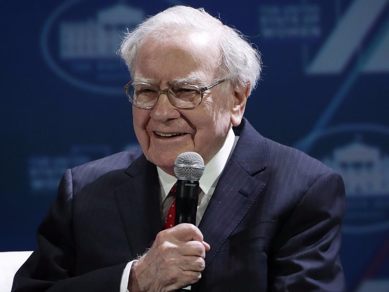 &copy; Alex Wong/Getty Images, Warren Buffett