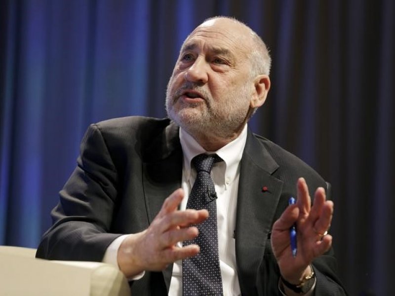 &copy; Thomson Reuters, The economist Joseph Stiglitz speaking at the 2016 IMF World Bank Spring Meeting in Washington.