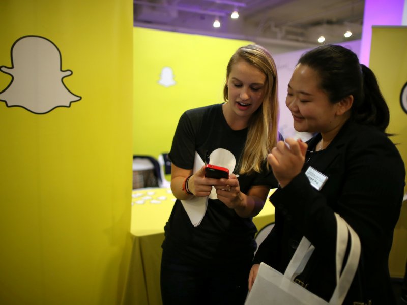 &copy; Lucy Nicholson/Reuters, Sarah Buck, 23, (L) recruiter for messaging app Snapchat, talks to job seekers at a booth at TechFair LA, a technology job fair, in Los Angeles, California, U.S., January 26, 2017