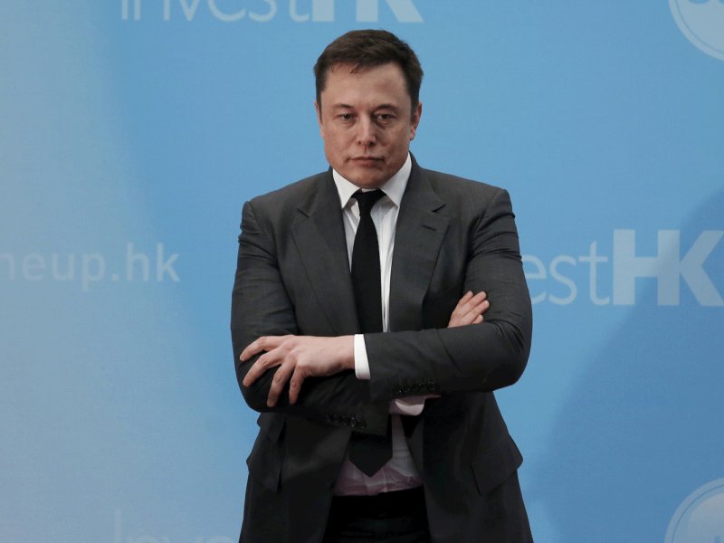 &copy; Reuters/Bobby Yip, Tesla Chief Executive Elon Musk stands on the podium as he attends a forum on startups in Hong Kong, China.