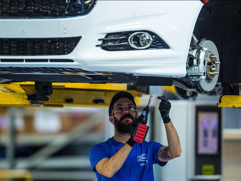 &copy; David Ramos/Getty, An employee works on Ford Mondeo vehicles on the production line during assembly at Ford plant in Almussafes on February 5, 2015 in Valencia, Spain.