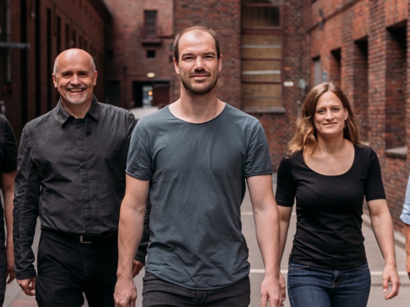 &copy; Coya/Christian Manthey Photography &copy;, Coya&#039;s founders and management board members Sebasti&aacute;n Villarroel, Dr. Peter Hagen, Andrew Shaw, Laura Kauther and Thomas M&uuml;nkel in front of the Coya office in Berlin.