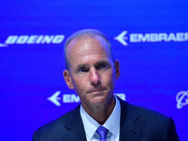 &copy; BEN STANSALL/AFP/Getty Images, Boeing CEO, Dennis Muilenburg gestures during an event at the Farnborough Airshow, south west of London, on July 16, 2018.