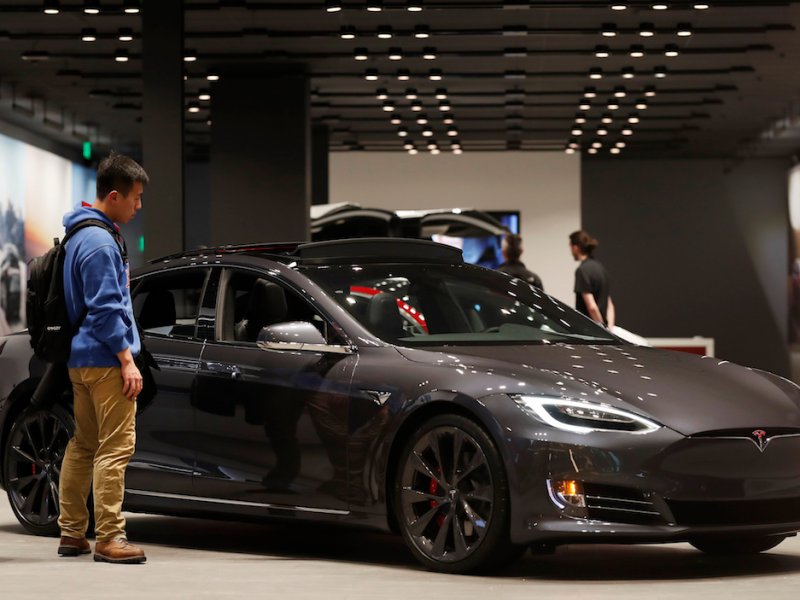 &copy; AP Photo/David Zalubowski, Buyers look over a Model S P100 D in a Tesla store in Cherry Creek Mall in Denver.