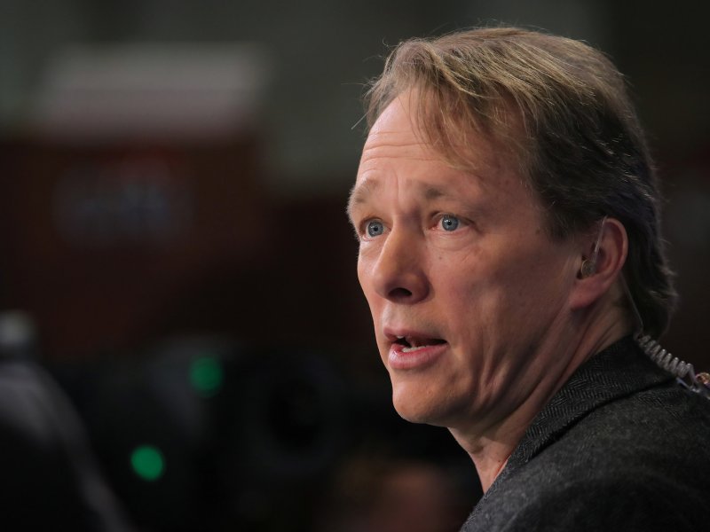 &copy; REUTERS/Brendan McDermid, Bruce Linton, Founder and Co-CEO of Canopy Growth, speaks to CNBC on the floor of the New York Stock Exchange (NYSE) in New York, U.S., March 7, 2019.