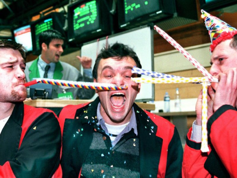 &copy; Reuters / Charles Platiau, Traders celebrating a record-setting day of shorting volatility.