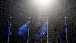 Weak commodity prices weigh on European shares