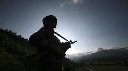 UPDATE 1-U.S. envoy meets Pakistan army chief to discuss Afghan peace steps