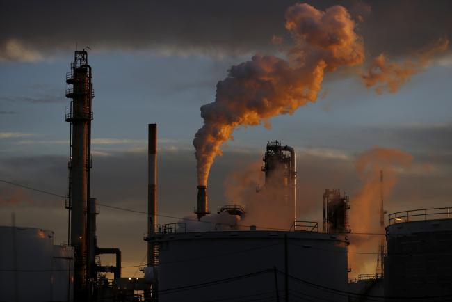 © Bloomberg. Emissions rise from the PBF Energy Inc. Toledo Refining Company facility in Oregon, Ohio, U.S.