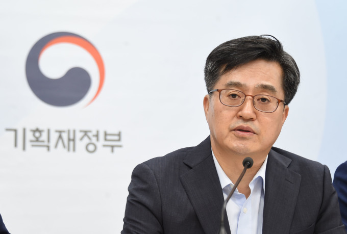 떠나는 김동연 부총리 &quot;인기없는 정책 펼 수 있는 용기 필요&quot;