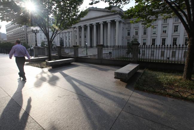 © Bloomberg. The Treasury's Pennsylvania Avenue entrance is closed on the third day of the partial government shutdown in Washington D.C., U.S., on Thursday, Oct. 3, 2013.