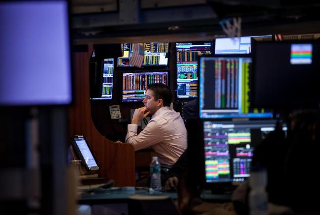 © Bloomberg. A trader works on the floor of the New York Stock Exchange (NYSE) in New York, U.S., on Monday, March 26, 2018. U.S. equities rallied back from the biggest weekly rout in more than two years, with major benchmarks climbing more than 1 percent on signs that an escalation of trade tensions was beginning to ease.