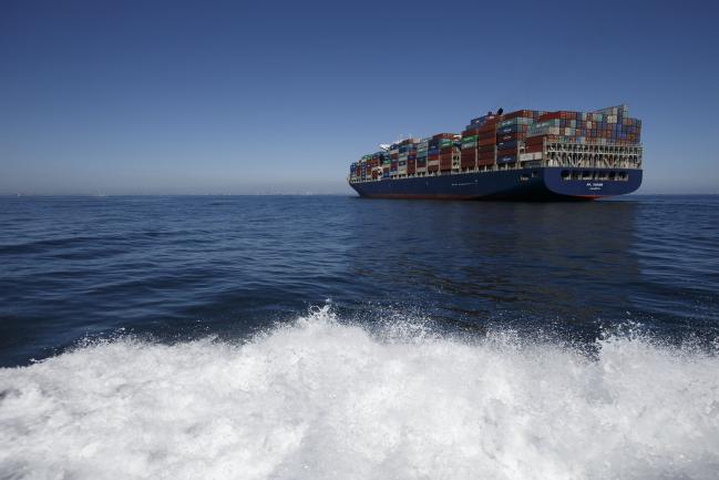 © Bloomberg. The APL Danube container ship approaches the Port of Los Angeles in Los Angeles, California. 