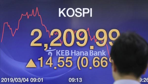 Oro: in calo a 1.315,86 dollari