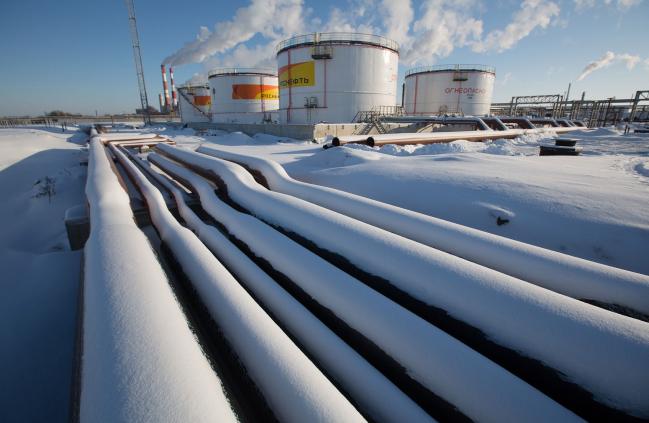 Supply Risks From Rosneft to Libya Push Crude Back Toward $60