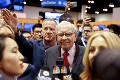 Warren Buffett lấp lửng về người kế nhiệm