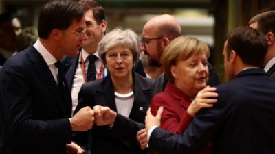 Bà May quay sang nhờ cậy Thủ tướng Đức và Tổng thống Pháp trước thềm hội nghị thượng đỉnh về Brexit