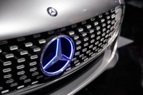 Winst Daimler slinkt met bijna een derde