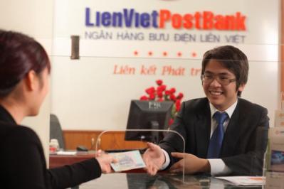 LienVietPostBank: Em ruột Phó Chủ tịch đã bán hết 186,660 cp