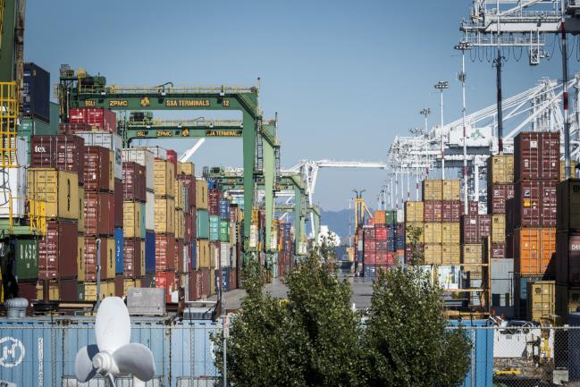 © Bloomberg. Shipping containers sit stacked at the Port of Oakland in Oakland, California, U.S., on Tuesday, July 17, 2018. The U.S. Census Bureau is scheduled to release trade balance figures on August 3. 