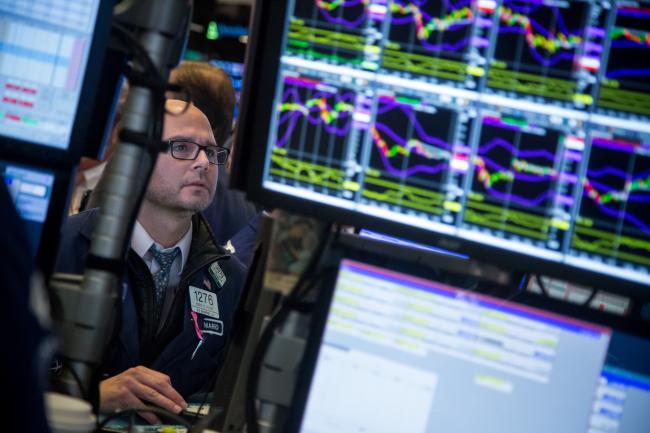 © Bloomberg. A trader works on the floor of the New York Stock Exchange (NYSE) in New York, U.S., on Friday, Oct. 27, 2017. Stocks climbed and the dollar rallied after the U.S. economy saw its strongest back-to-back quarterly growth in three years, while bonds rose as speculation mounted about the next Federal Reserve chair.