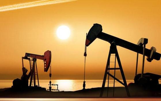 油价自三年高位回落，仍受困于美国石油供应掣肘