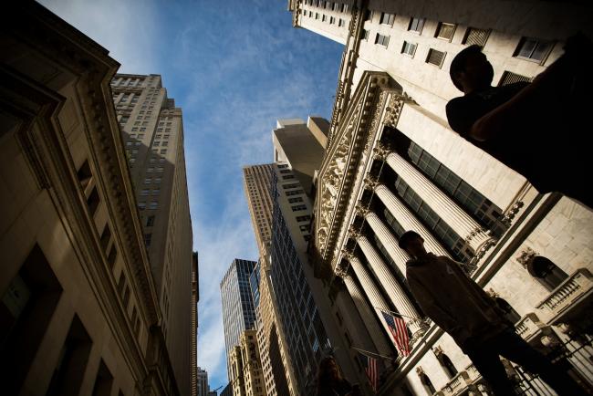 © Bloomberg. Pedestrians pass in front of the New York Stock Exchange (NYSE) in New York, U.S., on Friday, June 9, 2017. U.S. stocks reached intraday records and the dollar rose, but the British pound tumbled as the U.K.'s ruling Conservative Party lost its parliamentary majority, plunging the country into uncertainty just days before Brexit negotiations were due to start.