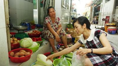 Tăng tuổi hưu để giảm 'gánh nặng' cho con cháu