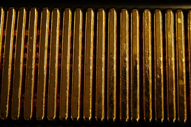 Gold Pares Gains as Iran Jitters Ease; Palladium Tops $2,100