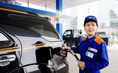 Giá xăng giảm gần 600 đồng/lít