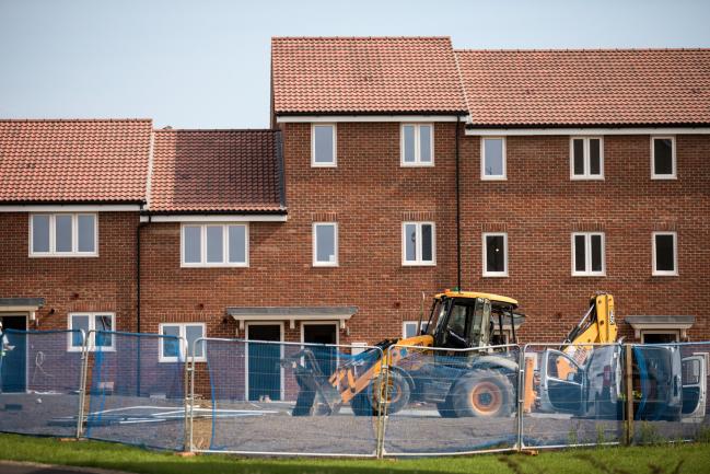 © Bloomberg. A digger stands outside residential properties at the Oaklands Hamlet housing development in the Barking and Dagenham borough of London, U.K. on Monday, Sept. 3, 2018. Jitters surrounding London's property market are finally starting to show up in home prices. 