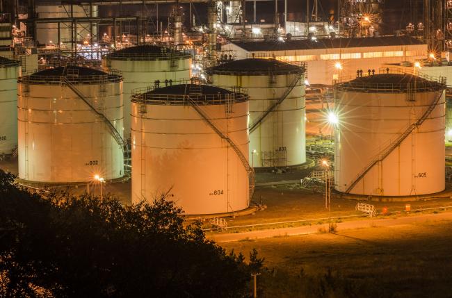 © Bloomberg. Gas tanks stand illuminated at night at the JXTG Nippon Oil & Energy Corp. Muroran petrochemical plant in Muroran, Japan, on Friday, Oct. 27, 2017. JXTG Holdings Inc., JXTG Nippon Oil & Energy's parent company, is scheduled to announce its second-quarter earnings figures on Nov. 10.