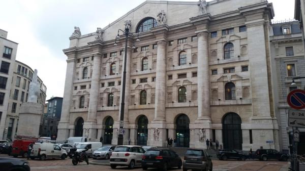 © Ansa. Borsa:Milano chiude positiva,male banche
