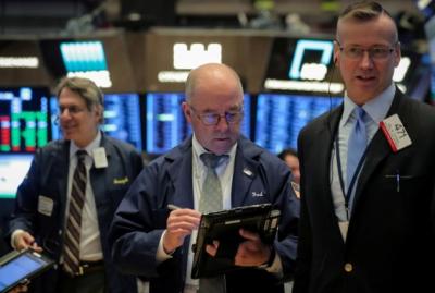 Dow Jones vọt gần 3% tuần qua bất chấp đà sụt giảm trong phiên