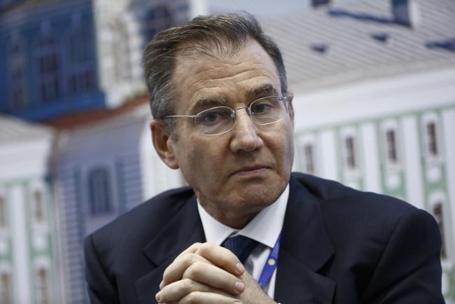 © Bloomberg. FILE: Ivan Glasenberg, billionaire and chief executive officer of Glencore Xstrata Plc, speaks during a panel session on day two of the St. Petersburg International Economic Forum 2016 (SPIEF) in Saint Petersburg, Russia, on Friday, June 17, 2016. Glencore Plc tumbled the most in two years as its African troubles escalated dramatically after U.S. authorities demanded documents relating to possible corruption and money laundering. The world’s biggest commodity trader said Tuesday that it’s been subpoenaed by the U.S. Department of Justice to produce documents with respect to compliance with the Foreign Corrupt Practices Act and United States money laundering statutes. Our editors select archive images from Glencore’s Katanga Mining Ltd. and Mutanda operations in the Democratic Republic of Congo. Photographer: Simon Dawson/Bloomberg
