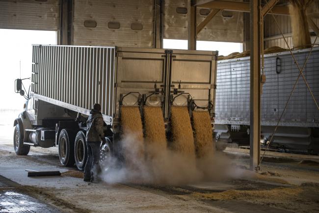 © Bloomberg. A driver unloads corn from a truck at the Poet Biorefining facility in Jewell, Iowa, U.S., on Wednesday, Feb. 21, 2018. Photographer: Sergio Flores/Bloomberg
