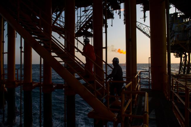 © Bloomberg. Workers climb stairs from a lower deck aboard an offshore oil platform in the Persian Gulf's Salman Oil Field, operated by the National Iranian Offshore Oil Co., near Lavan island, Iran, on Thursday, Jan. 5. 2017. Photographer: Ali Mohammadi/Bloomberg