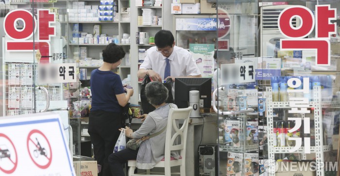 약국 조제실 투명 구조로…권익위, 복지부에 제도개선 권고