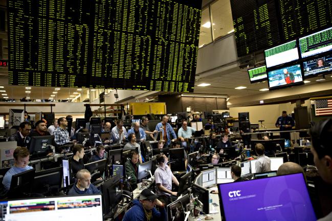 © Bloomberg. Traders work in the Cboe Volatility Index (VIX) pit on the floor of the Cboe Global Markets, Inc. exchange in Chicago, Illinois, U.S., on Wednesday, Feb. 14, 2018. Photographer: Daniel Acker/Bloomberg