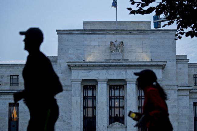 © Bloomberg. Runners pass the Marriner S. Eccles Federal Reserve building in Washington, D.C., U.S., on Monday, Aug. 13, 2018. Federal Reserve officials left U.S. interest rates unchanged in August and stuck with a plan to gradually lift borrowing costs amid strong growth that backs bets for a hike in September. Photographer: Andrew Harrer/Bloomberg