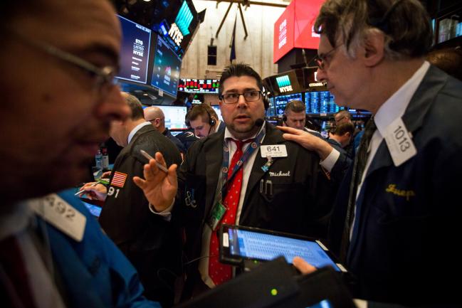 © Bloomberg. Traders work on the floor of the New York Stock Exchange (NYSE) in New York, U.S., on Friday, March 23, 2018. U.S. stocks turned lower in what's shaping up to be the worst week since the volatility-fueled meltdown in early February.