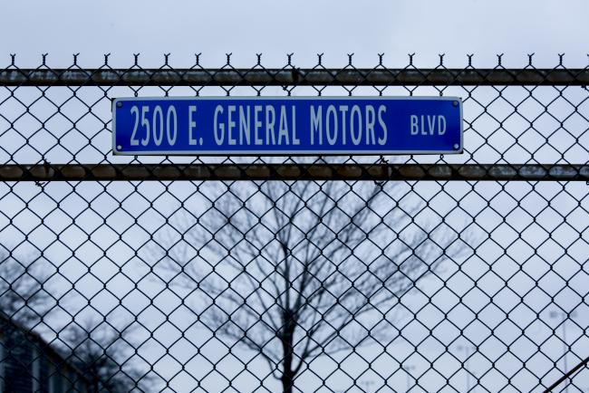 © Bloomberg. A road sign for East General Motors Boulevard hangs outside the General Motors Co. Detroit-Hamtramck assembly plant in Detroit, Michigan, U.S., on Monday, Nov. 26, 2018. General Motors Co. will cut more than 14,000 salaried staff and factory workers and close seven factories worldwide by the end of next year, part of a sweeping realignment to prepare for a future of electric and self-driving vehicles. Photographer: Anthony Lanzilote/Bloomberg