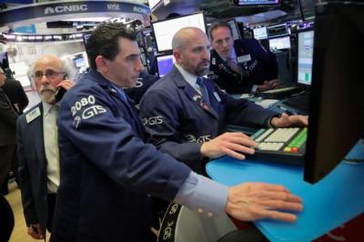 Dow Jones sụt 138 điểm, S&P 500 giảm 4 phiên liên tiếp